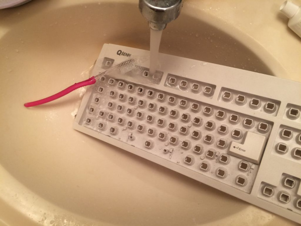 помыть клавиатуру