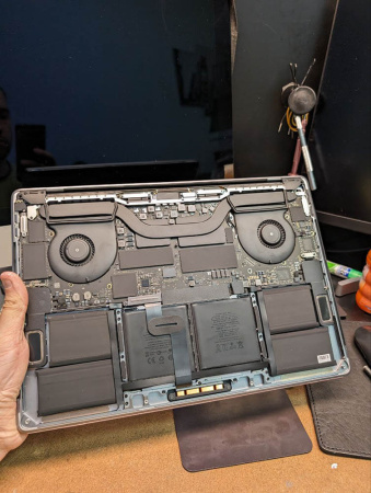 MacBook поломка
